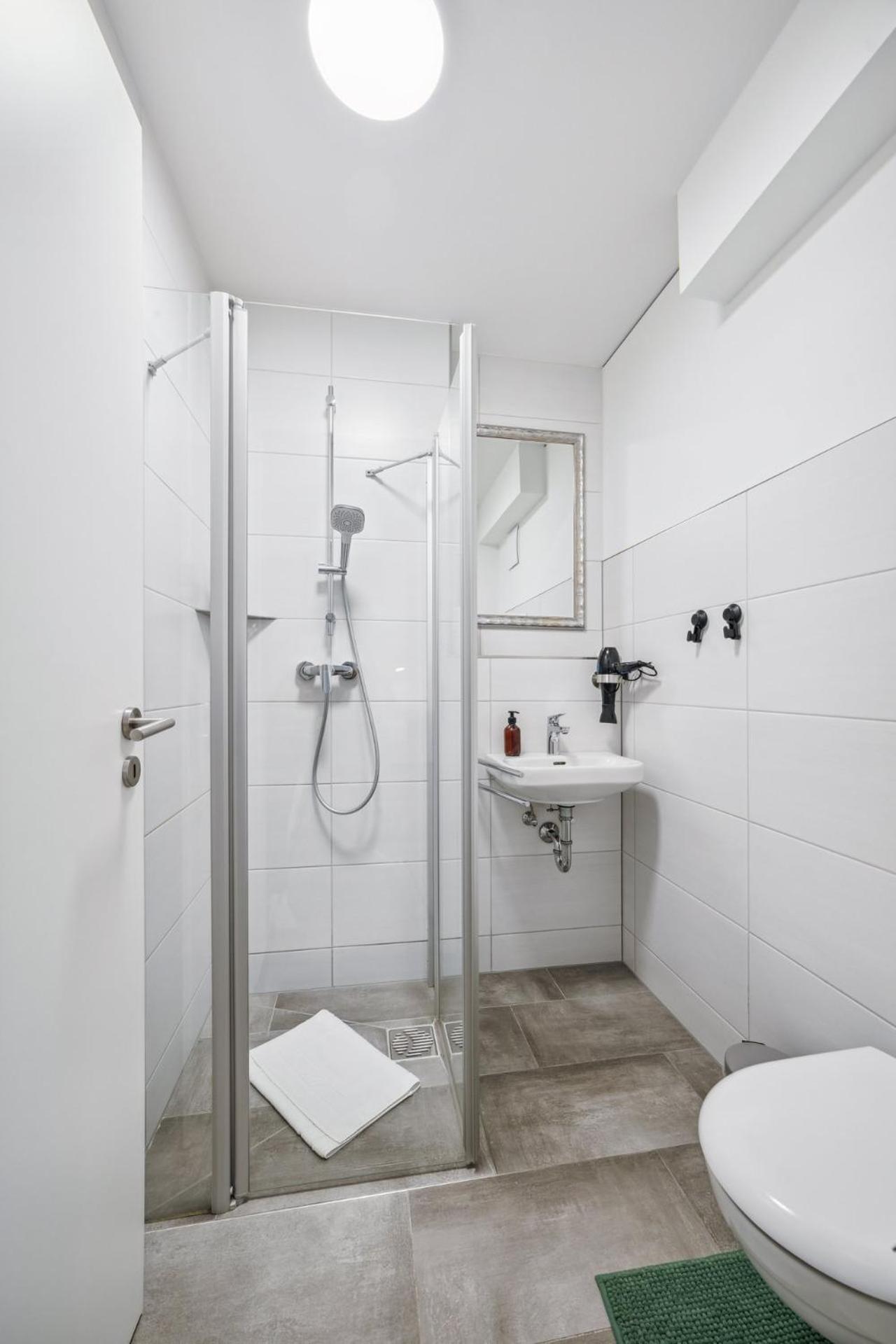 Sali Homes Elegant And Stylish Retreat In Heart Of Bayreuth, Close To River ภายนอก รูปภาพ