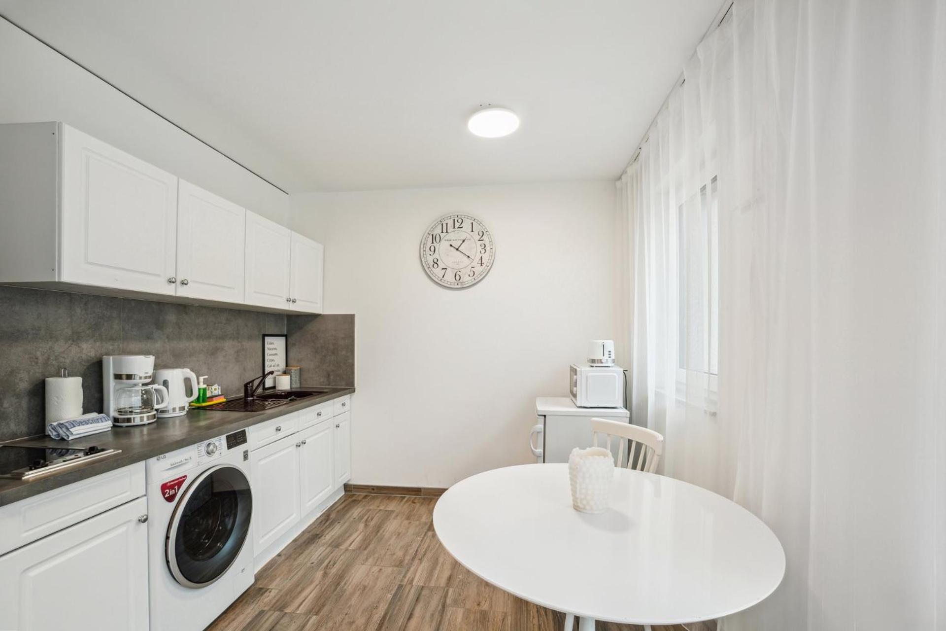 Sali Homes Elegant And Stylish Retreat In Heart Of Bayreuth, Close To River ภายนอก รูปภาพ