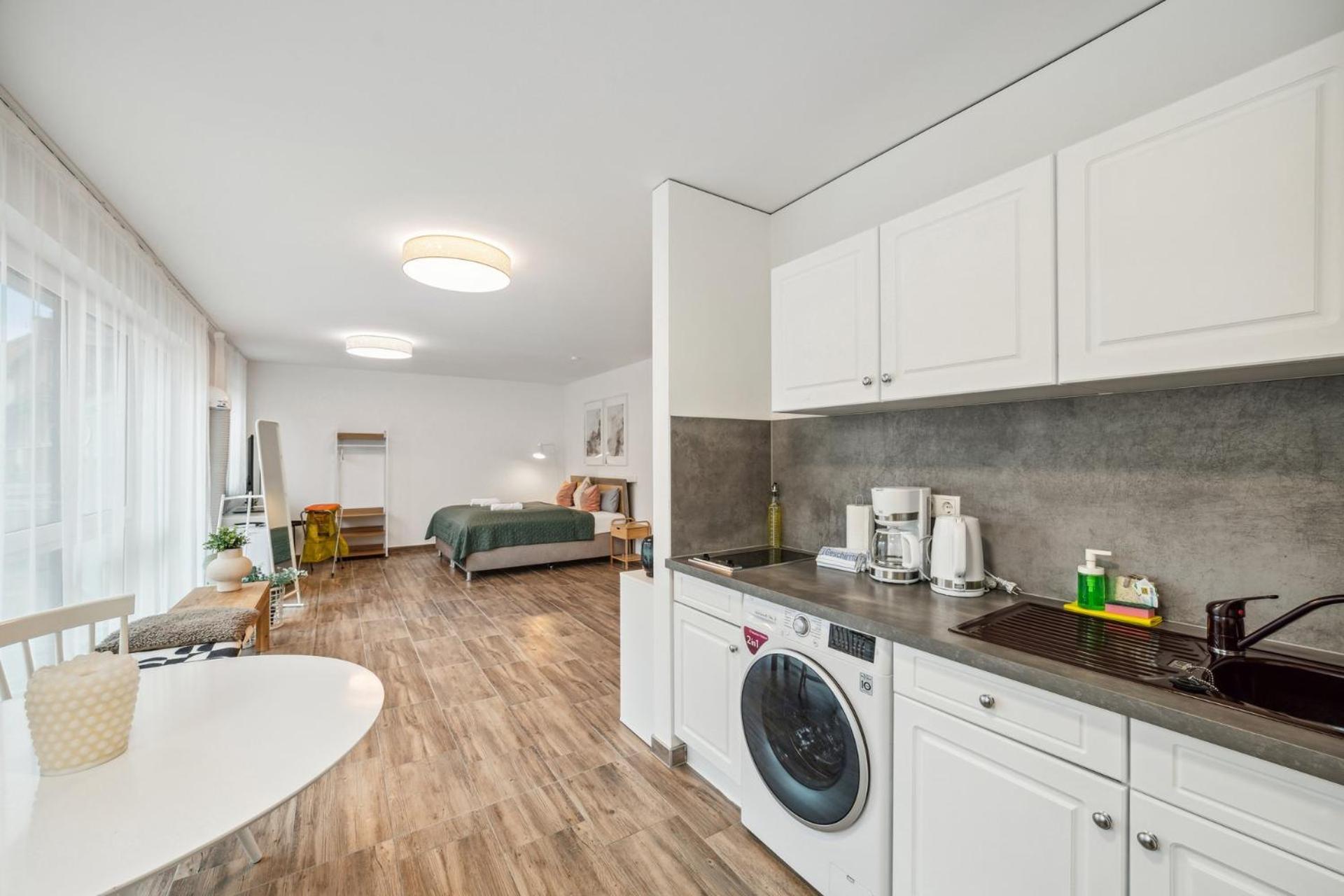 Sali Homes Elegant And Stylish Retreat In Heart Of Bayreuth, Close To River ภายนอก รูปภาพ